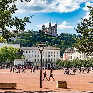 30m² De Bonheur Au Coeur De Lyon, Dans Les Nuages. Villeurbanne